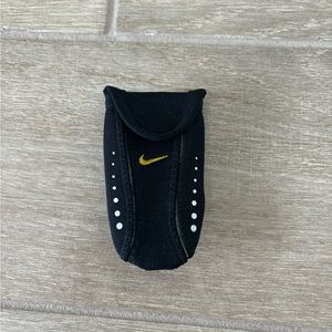Nike Running Shoe Wallet Clip Black Reflective Expandable 3.5”